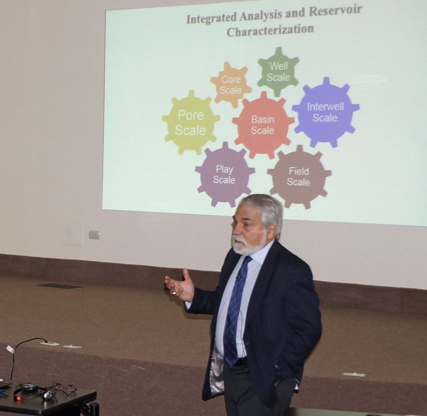 Turgay Ertekin, experto petrolero de Penn State University, visita la ESPOL
