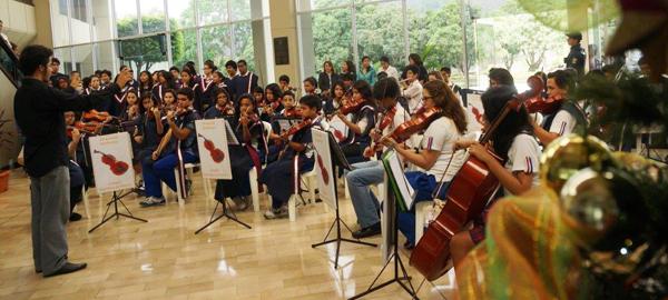 La Orquesta Sinfónica del Colegio República de Francia brindó un recital navideño en la ESPOL
