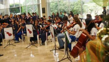 La Orquesta Sinfónica del Colegio República de Francia brindó un recital navideño en la ESPOL