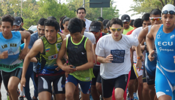 Triatletas compiten en la ESPOL para fomentar el deporte